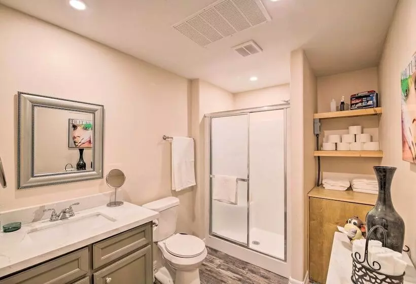 Stylish Woodville Cabin: Fishing Dock Access!