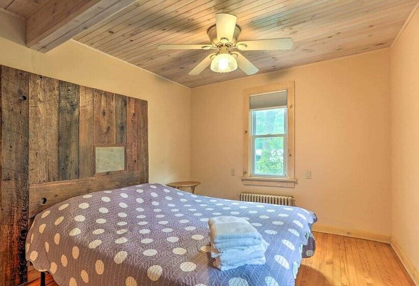 Steps To Lake: Tafton Cottage W/ Fire Pit & Grill