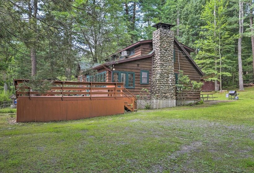 Steps To Lake: Tafton Cottage W/ Fire Pit & Grill