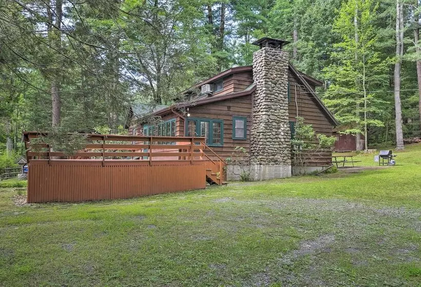 Steps To Lake: Tafton Cottage W/ Fire Pit & Grill