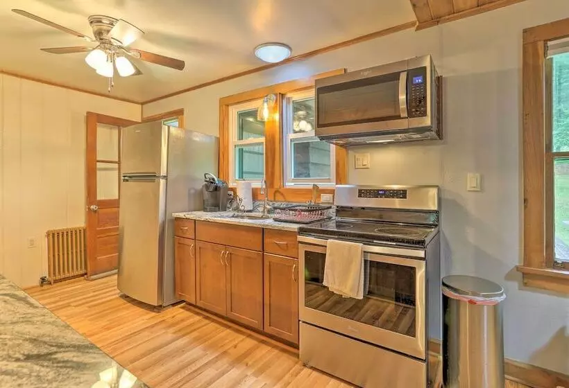 Steps To Lake: Tafton Cottage W/ Fire Pit & Grill