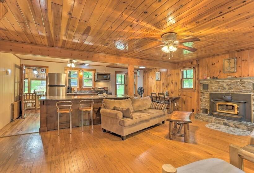 Steps To Lake: Tafton Cottage W/ Fire Pit & Grill