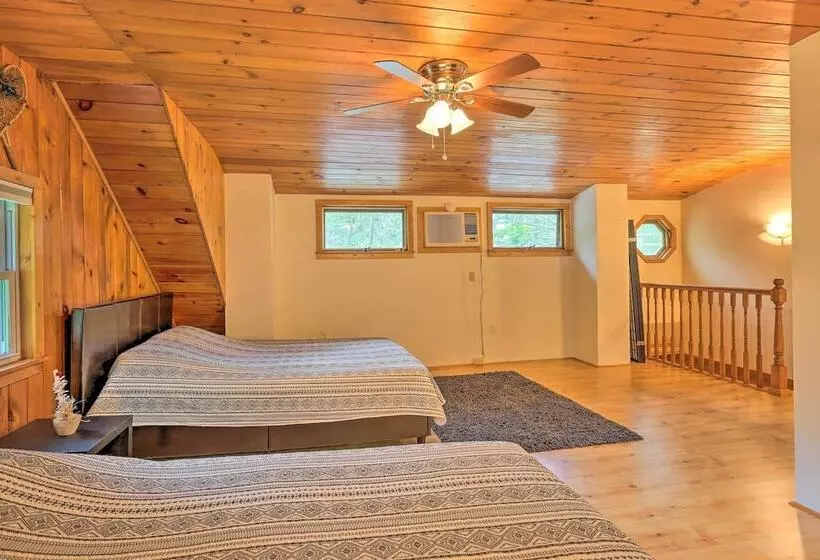 Steps To Lake: Tafton Cottage W/ Fire Pit & Grill