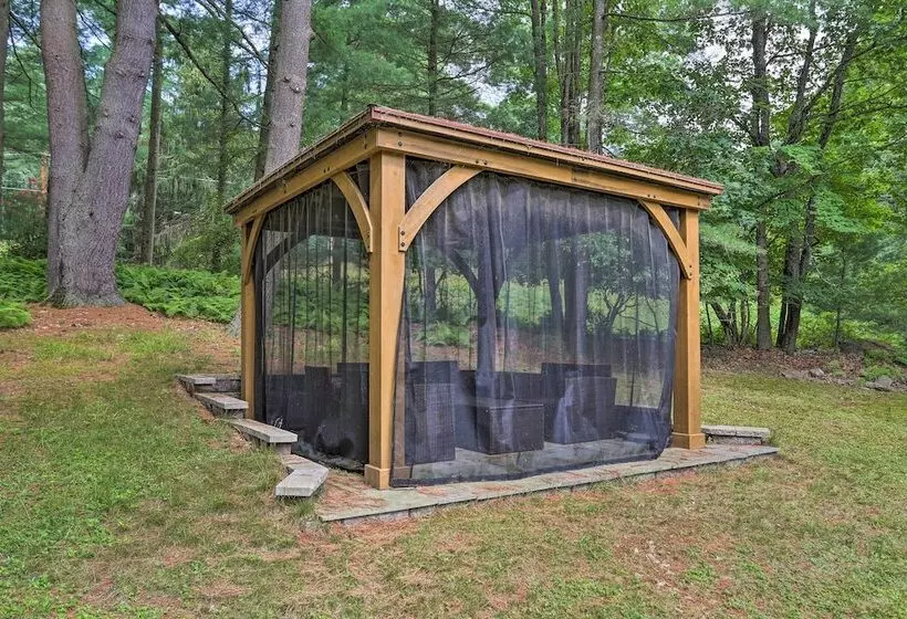 Steps To Lake: Tafton Cottage W/ Fire Pit & Grill