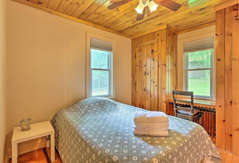 Steps To Lake: Tafton Cottage W/ Fire Pit & Grill