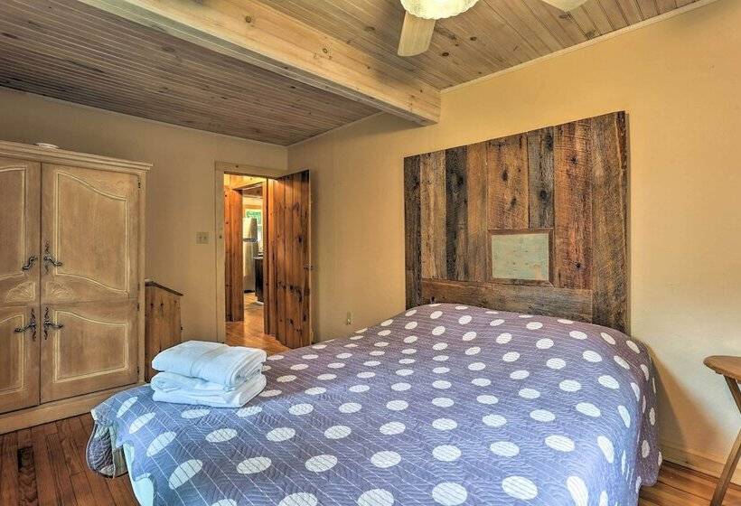 Steps To Lake: Tafton Cottage W/ Fire Pit & Grill