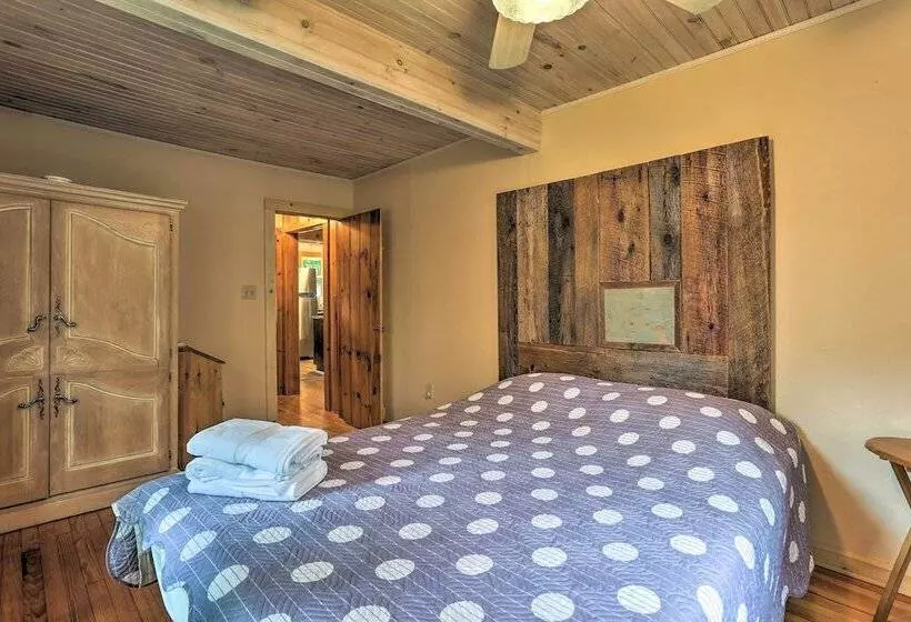 Steps To Lake: Tafton Cottage W/ Fire Pit & Grill