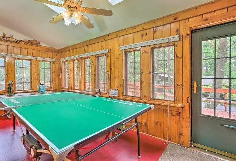 Steps To Lake: Tafton Cottage W/ Fire Pit & Grill