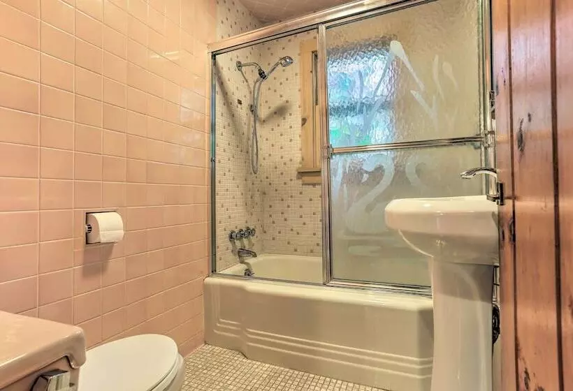 Steps To Lake: Tafton Cottage W/ Fire Pit & Grill