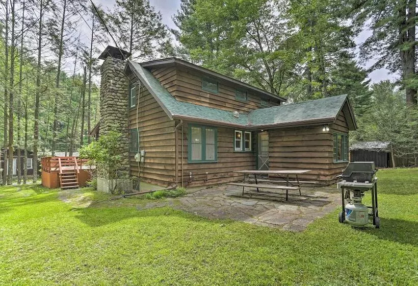 Steps To Lake: Tafton Cottage W/ Fire Pit & Grill