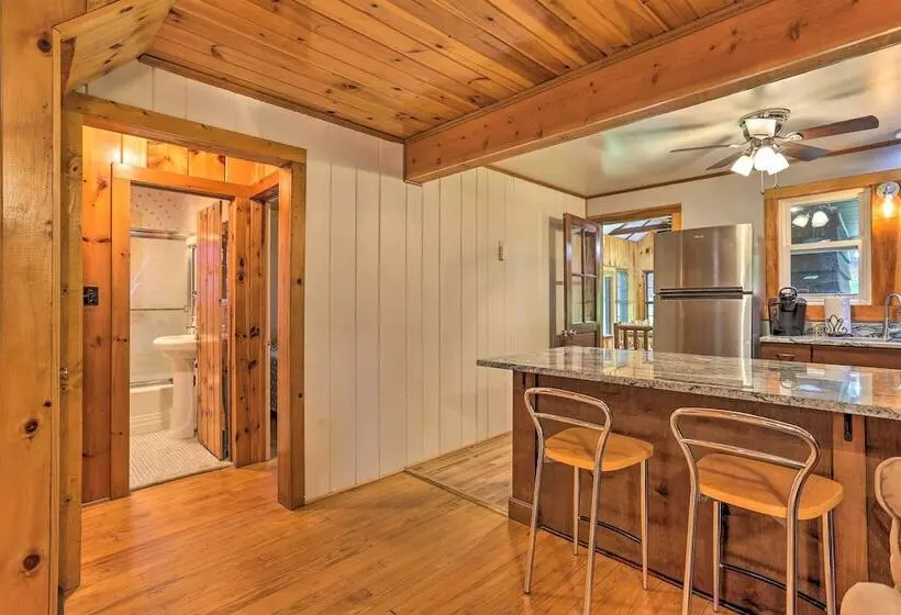 Steps To Lake: Tafton Cottage W/ Fire Pit & Grill