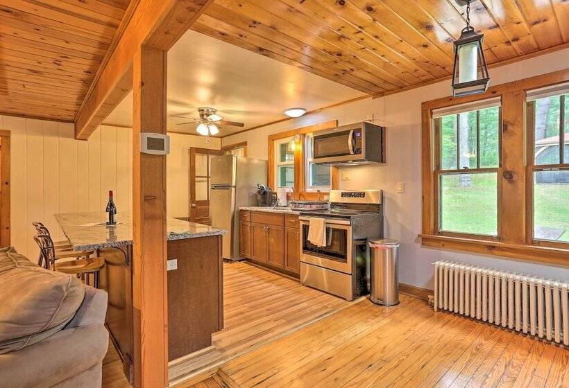 Steps To Lake: Tafton Cottage W/ Fire Pit & Grill