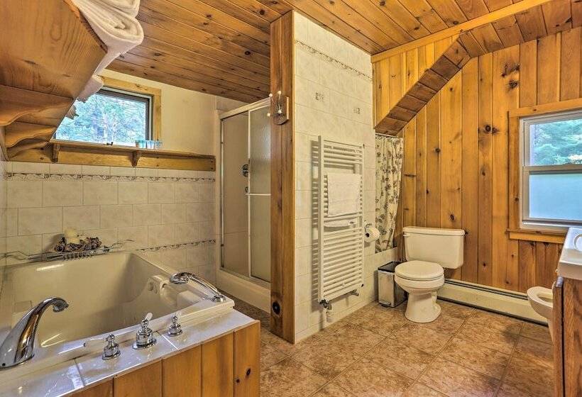 Steps To Lake: Tafton Cottage W/ Fire Pit & Grill