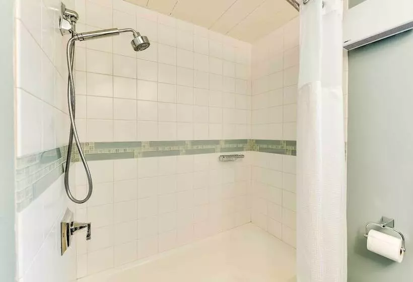 The Nest  Gorgeous Waterfront La Conner Getaway!