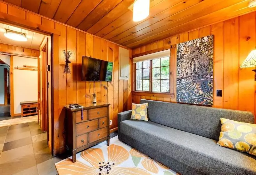 The Nest  Gorgeous Waterfront La Conner Getaway!