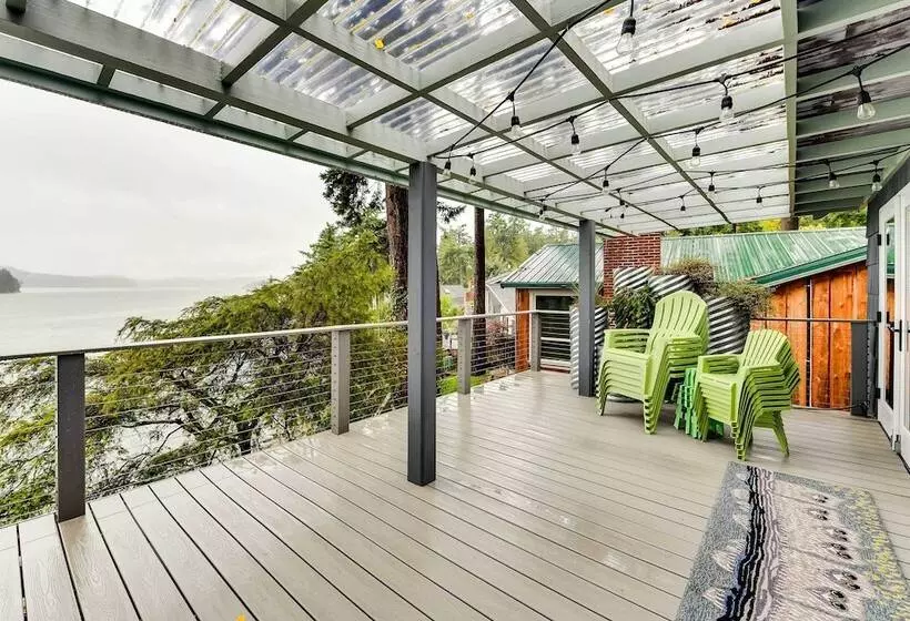 The Nest  Gorgeous Waterfront La Conner Getaway!