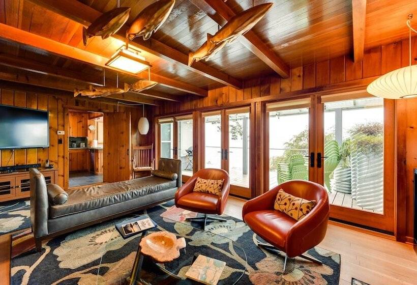 The Nest Gorgeous Waterfront La Conner Getaway!