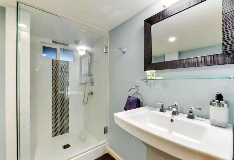 The Nest  Gorgeous Waterfront La Conner Getaway!