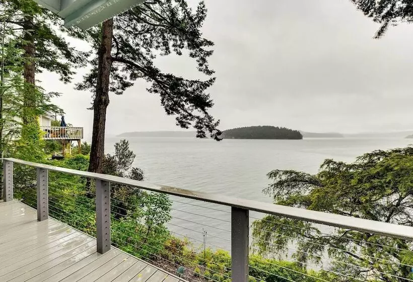 The Nest  Gorgeous Waterfront La Conner Getaway!