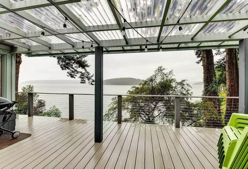 The Nest  Gorgeous Waterfront La Conner Getaway!