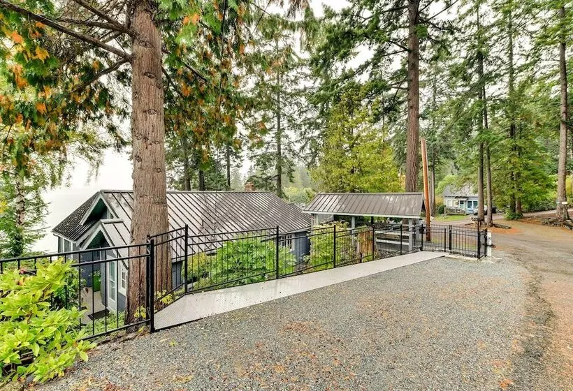 The Nest  Gorgeous Waterfront La Conner Getaway!