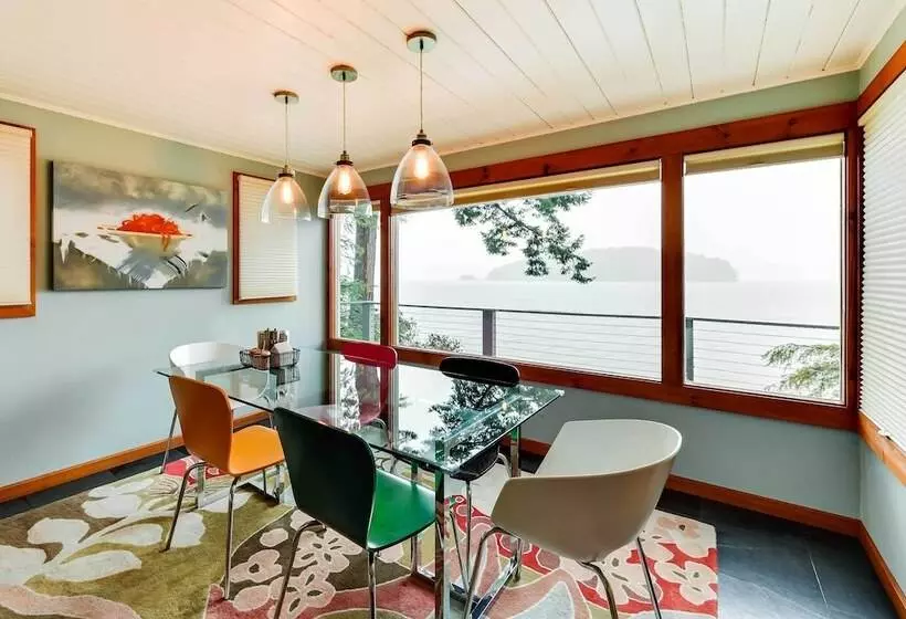 The Nest  Gorgeous Waterfront La Conner Getaway!