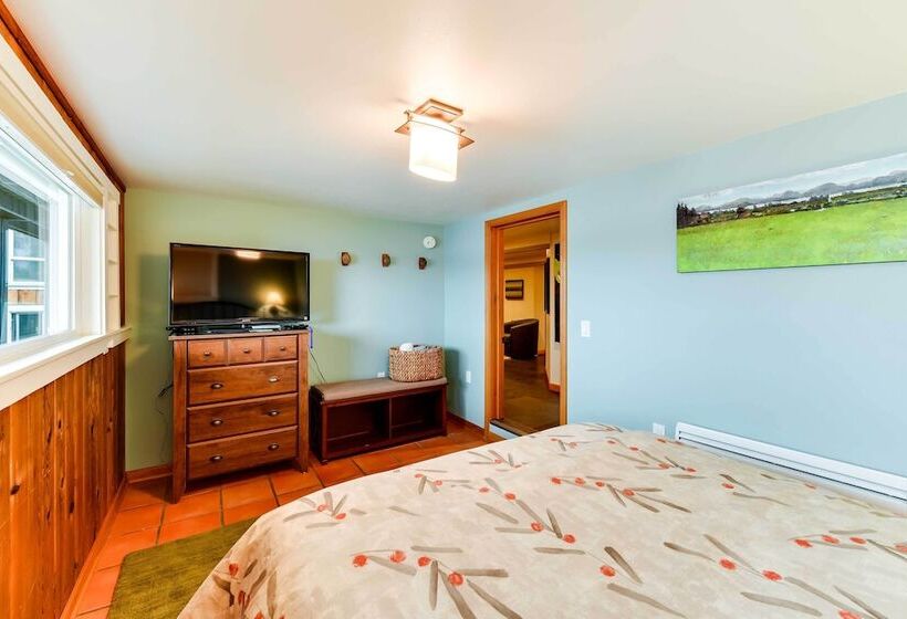 The Nest Gorgeous Waterfront La Conner Getaway!