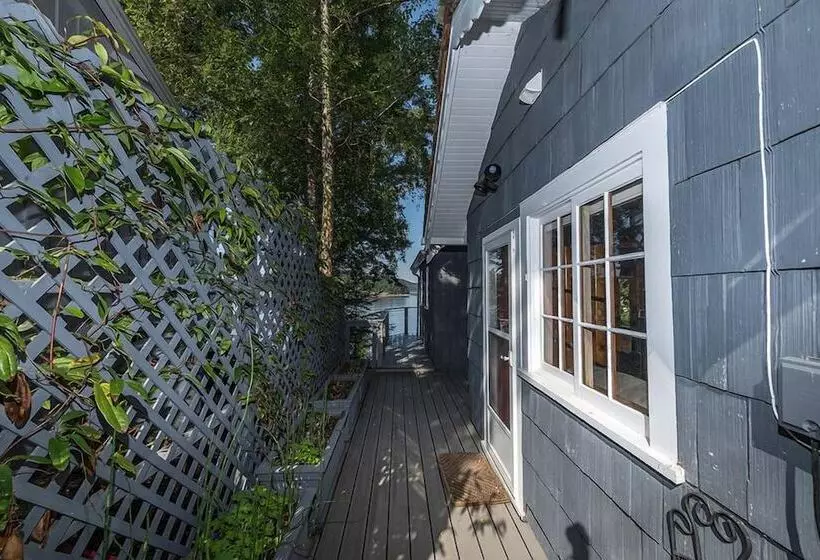 The Nest  Gorgeous Waterfront La Conner Getaway!