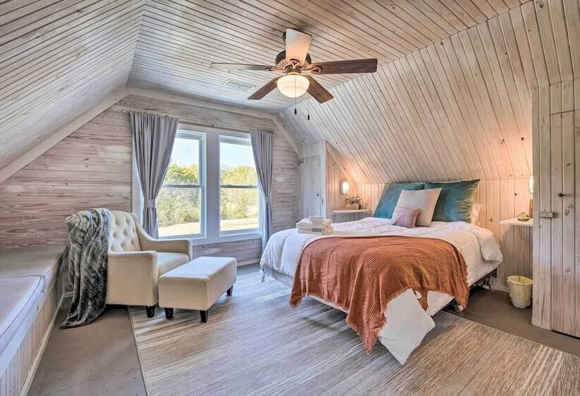 Unique Loft Cabin: Fire Pit & Fishing Access!
