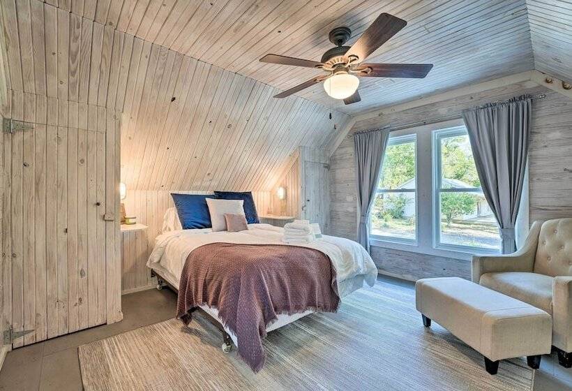 Unique Loft Cabin: Fire Pit & Fishing Access!