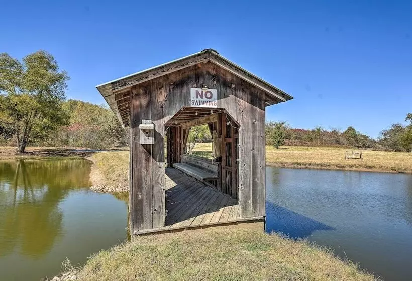 Unique Loft Cabin: Fire Pit & Fishing Access!