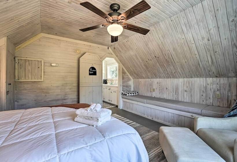 Unique Loft Cabin: Fire Pit & Fishing Access!