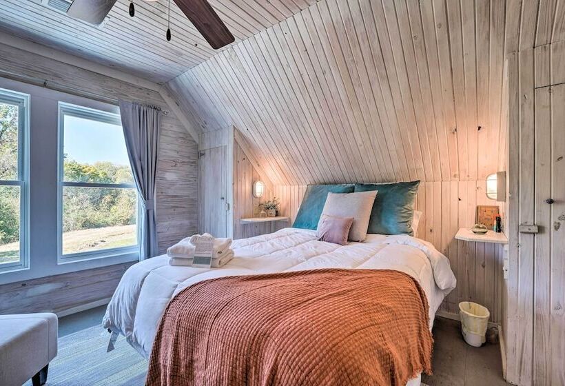 Unique Loft Cabin: Fire Pit & Fishing Access!