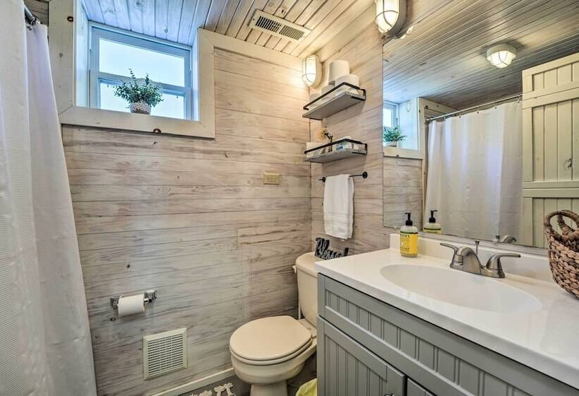 Unique Loft Cabin: Fire Pit & Fishing Access!