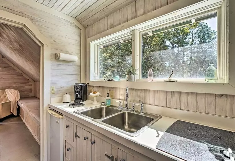 Unique Loft Cabin: Fire Pit & Fishing Access!