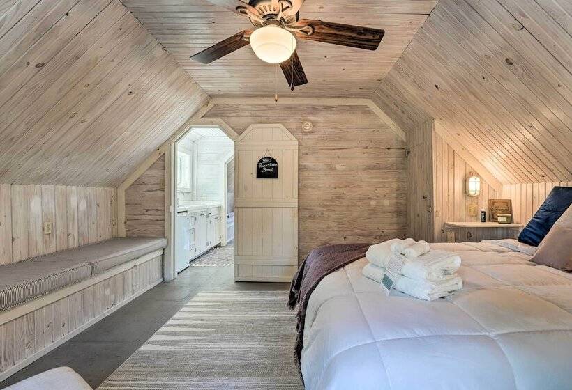 Unique Loft Cabin: Fire Pit & Fishing Access!