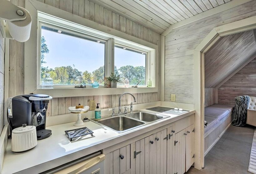 Unique Loft Cabin: Fire Pit & Fishing Access!