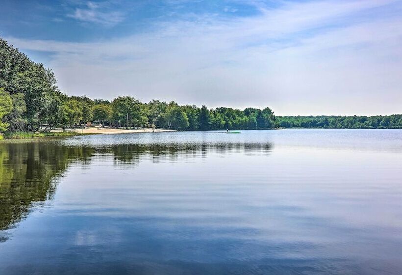 Fire Pit & Community Perks: Blakeslee Cottage!