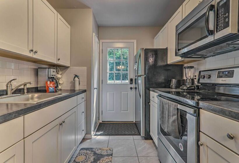 Fire Pit & Community Perks: Blakeslee Cottage!