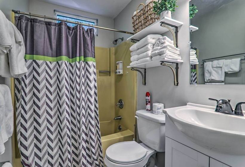 Fire Pit & Community Perks: Blakeslee Cottage!