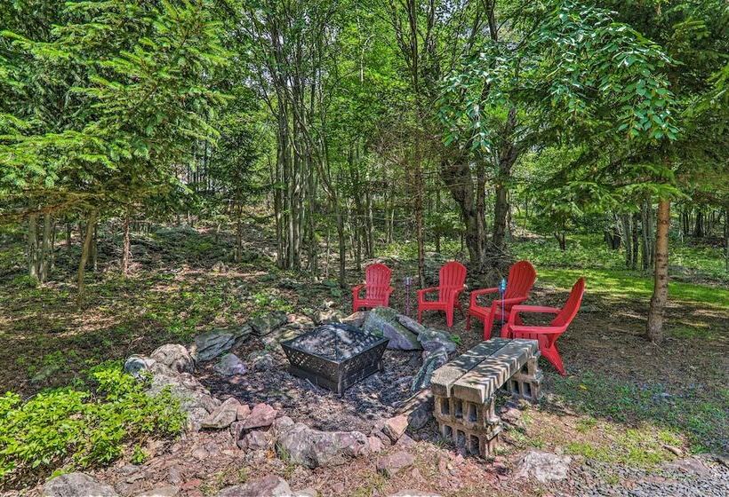 Fire Pit & Community Perks: Blakeslee Cottage!