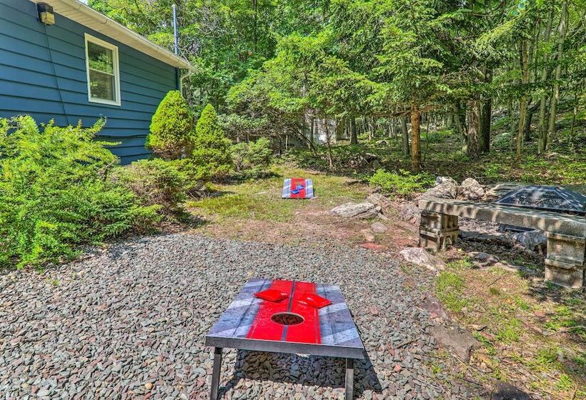 Fire Pit & Community Perks: Blakeslee Cottage!