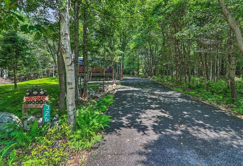 Fire Pit & Community Perks: Blakeslee Cottage!