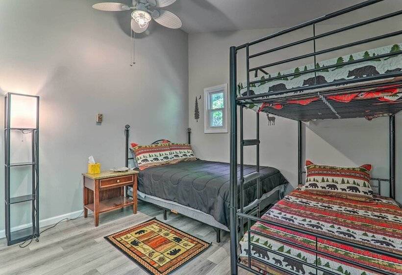 Fire Pit & Community Perks: Blakeslee Cottage!