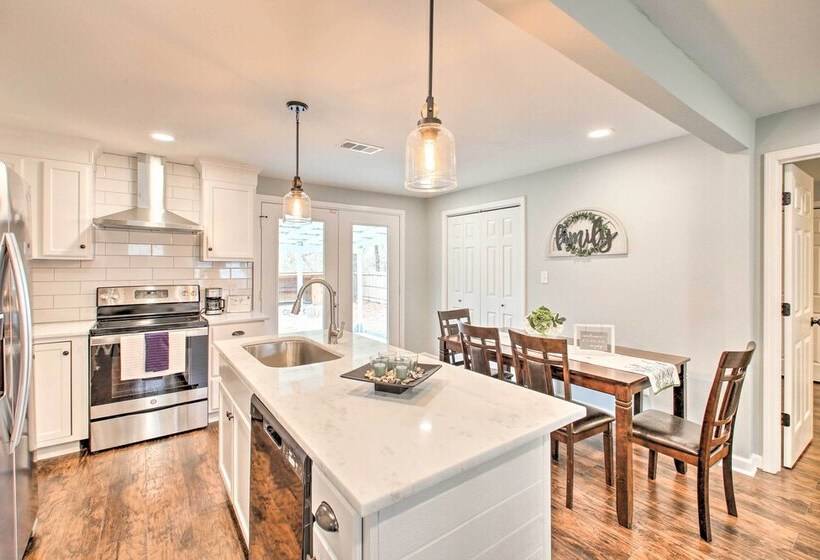 6 Mi To Nat L Park: Pet Friendly Hot Springs Home