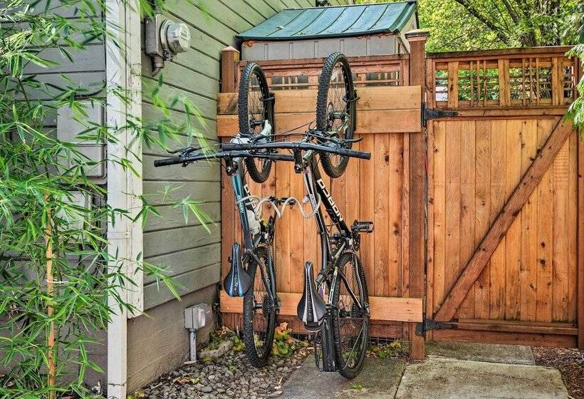 Warm & Inviting Ashland Cottage < Half Mile To Sou