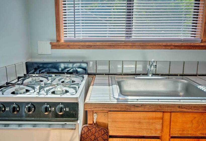 Warm & Inviting Ashland Cottage < Half Mile To Sou