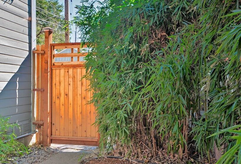 Warm & Inviting Ashland Cottage < Half Mile To Sou