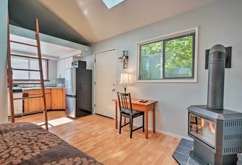 Warm & Inviting Ashland Cottage < Half Mile To Sou