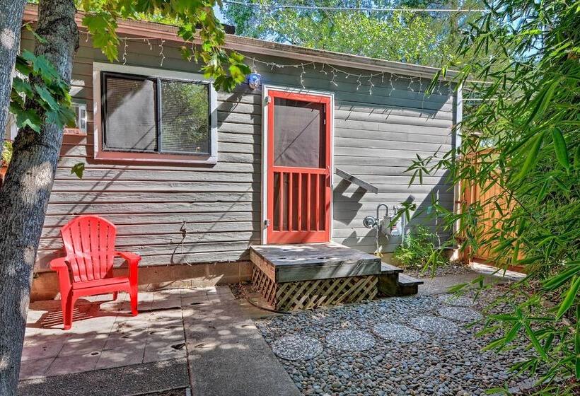 Warm & Inviting Ashland Cottage < Half Mile To Sou